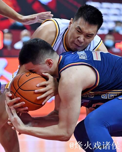 “我还是一颗年轻的螺丝钉”——老将闫鹏飞甘当替补成就球队