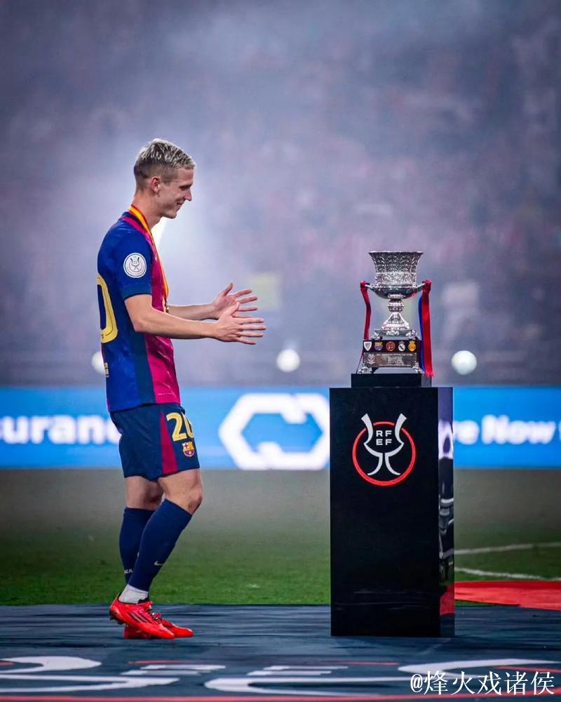 马菲奥向镜头做5比2手势 嘲讽皇马5比2不敌巴萨 马菲奥向镜头做5比2手势 嘲讽皇马5比2不敌巴萨