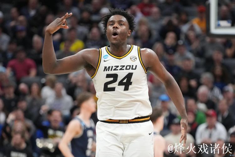 科比-布朗全场10中2低效表现,正负值-27创最低,仅获9分4板1助 科比-布朗全场10中2低效表现,正负值-27创最低,仅获9分4板1助