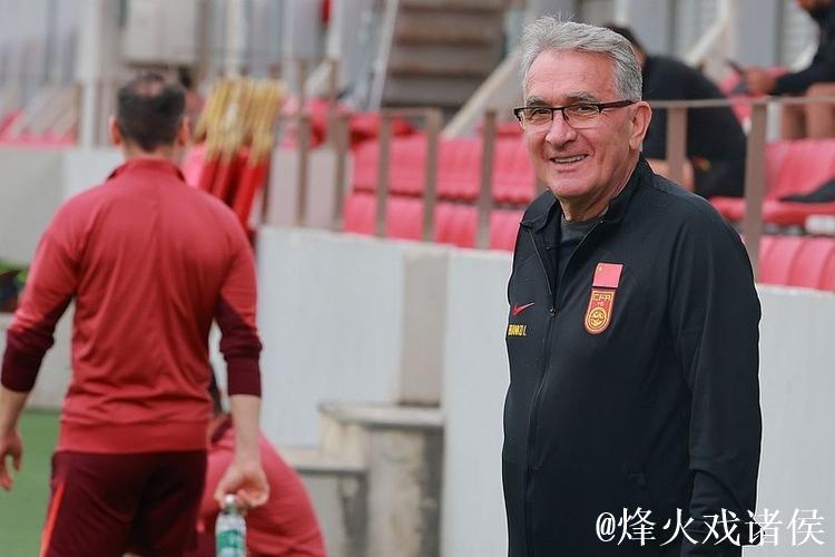 教练传递信心 专家舒缓心理 国足再三强调减压